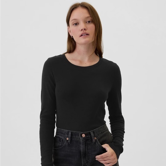 Timeless Style Meets Comfort with Gap's The Bowery Long Sleeved Black Shirt - Picture 1 of 4